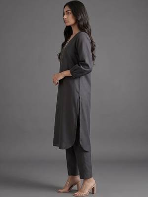 workwear women regular thread work kurta with trousers 2