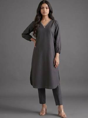 workwear women regular thread work kurta with trousers 5