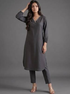 workwear women regular thread work kurta with trousers 6