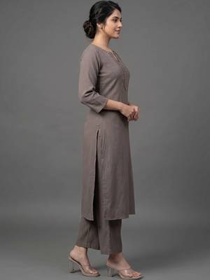 smart women regular thread work silk crepe kurta with trousers 2