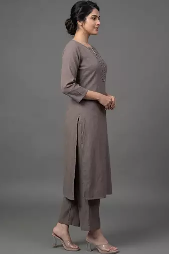 smart women regular thread work silk crepe kurta with trousers