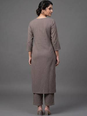 smart women regular thread work silk crepe kurta with trousers 3
