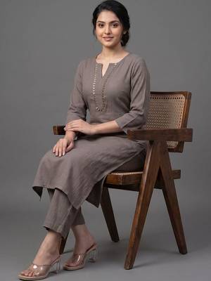 smart women regular thread work silk crepe kurta with trousers 4