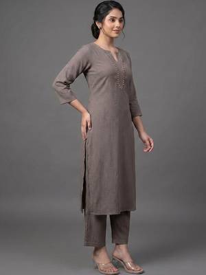 smart women regular thread work silk crepe kurta with trousers 5
