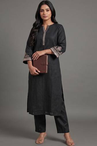 structured women ethnic motifs embroidered regular thread work kurta with trousers
