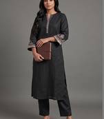 structured women ethnic motifs embroidered regular thread work kurta with trousers