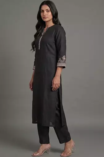 structured women ethnic motifs embroidered regular thread work kurta with trousers