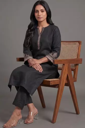 structured women ethnic motifs embroidered regular thread work kurta with trousers
