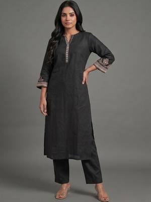 structured women ethnic motifs embroidered regular thread work kurta with trousers 6