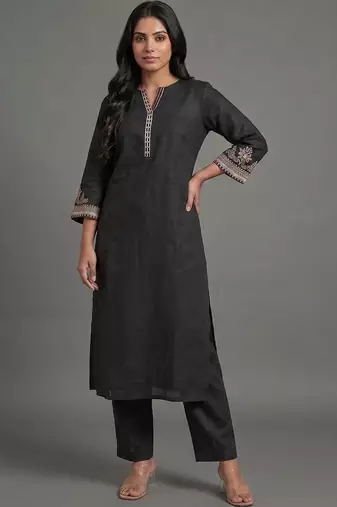 structured women ethnic motifs embroidered regular thread work kurta with trousers