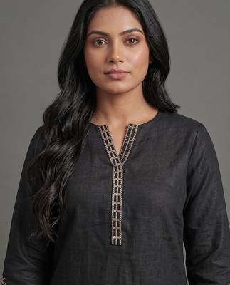 structured women ethnic motifs embroidered regular thread work kurta with trousers 7