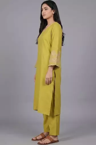 workwear women ethnic motifs embroidered regular thread work kurta with trousers