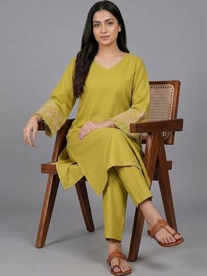 workwear women ethnic motifs embroidered regular thread work kurta with trousers 4