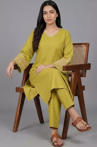 workwear women ethnic motifs embroidered regular thread work kurta with trousers