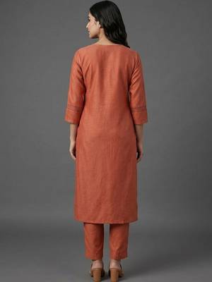 structured women ethnic motifs embroidered regular thread work kurta with trousers 3