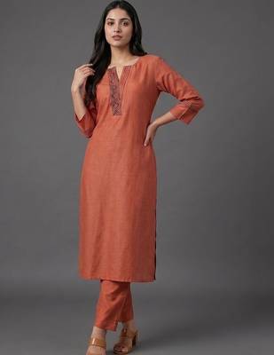 structured women ethnic motifs embroidered regular thread work kurta with trousers 6