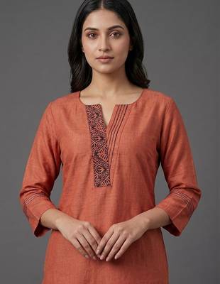 structured women ethnic motifs embroidered regular thread work kurta with trousers 7