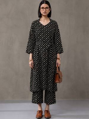 structured women printed regular kurta with trousers 1