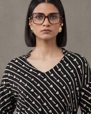 structured women printed regular kurta with trousers 6