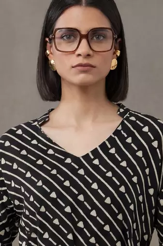 structured women printed regular kurta with trousers