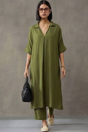 women regular kurta with trousers