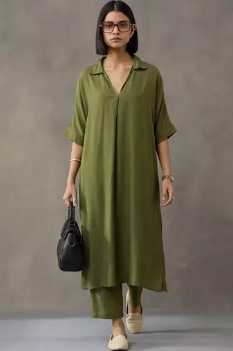 women regular kurta with trousers