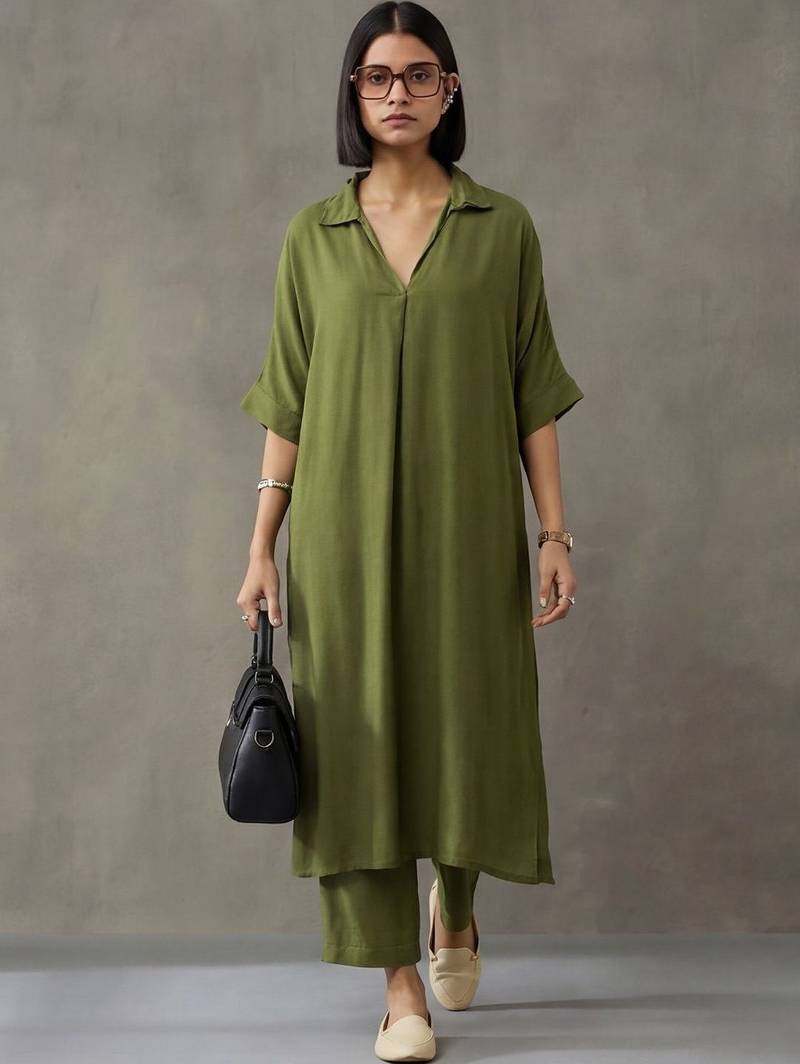 women regular kurta with trousers