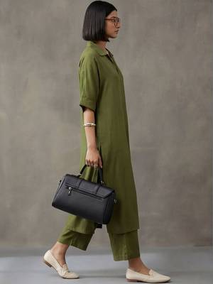 women regular kurta with trousers 2