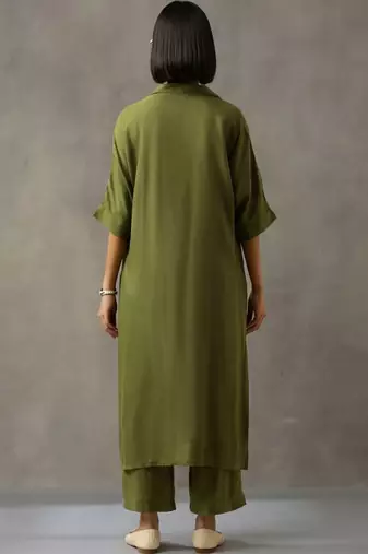women regular kurta with trousers