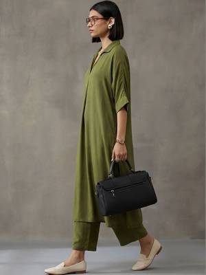 women regular kurta with trousers 5