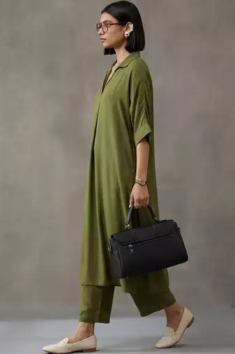 women regular kurta with trousers