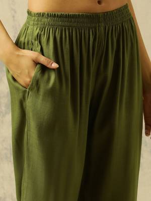 women regular kurta with trousers 6