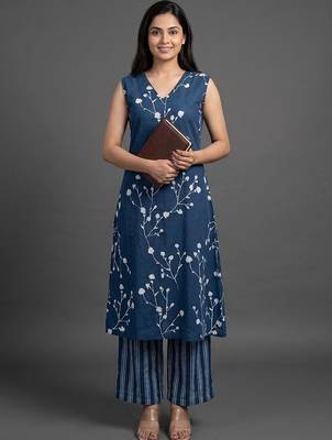 structured women floral printed regular kurta with palazzos 1
