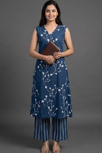 structured women floral printed regular kurta with palazzos