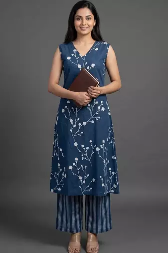 structured women floral printed regular kurta with palazzos