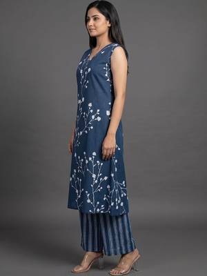 structured women floral printed regular kurta with palazzos 2