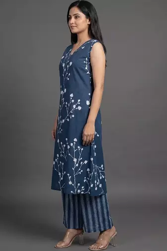 structured women floral printed regular kurta with palazzos