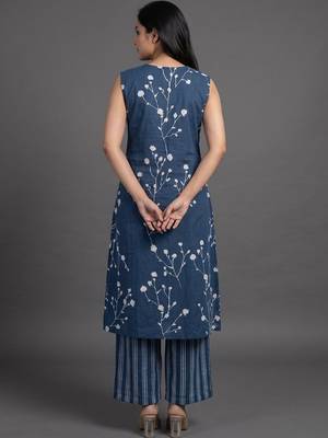 structured women floral printed regular kurta with palazzos 3