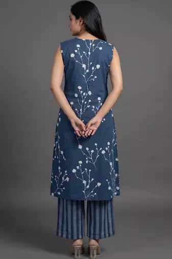 structured women floral printed regular kurta with palazzos