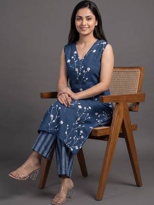 structured women floral printed regular kurta with palazzos 4