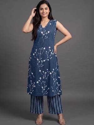 structured women floral printed regular kurta with palazzos 5
