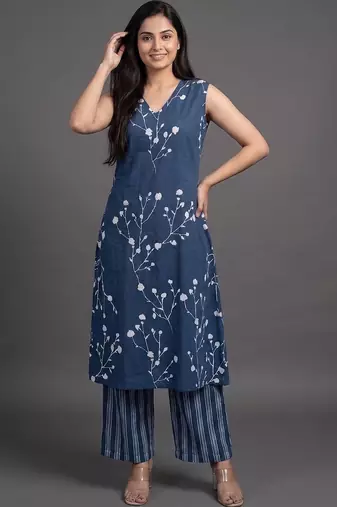 structured women floral printed regular kurta with palazzos
