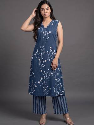 structured women floral printed regular kurta with palazzos 6