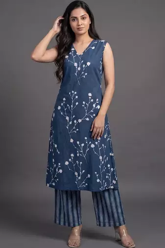structured women floral printed regular kurta with palazzos