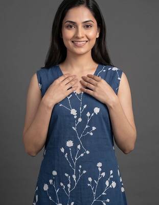 structured women floral printed regular kurta with palazzos 7