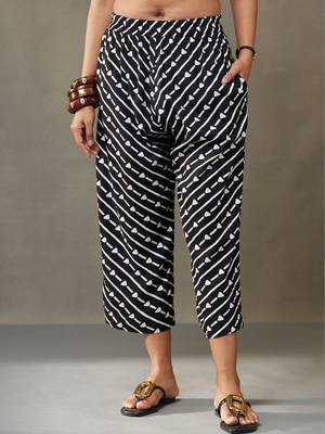 smart women printed regular kurta with harem pants 5