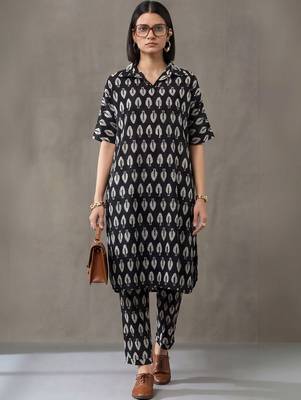 formal women ethnic motifs printed regular cotton kurta with trousers 1