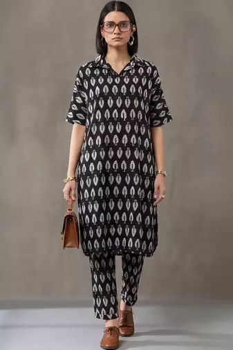 formal women ethnic motifs printed regular cotton kurta with trousers