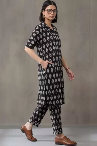 formal women ethnic motifs printed regular cotton kurta with trousers