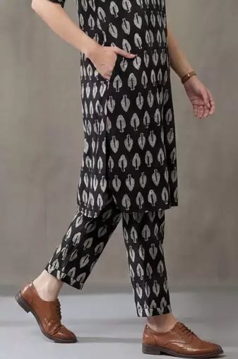 formal women ethnic motifs printed regular cotton kurta with trousers